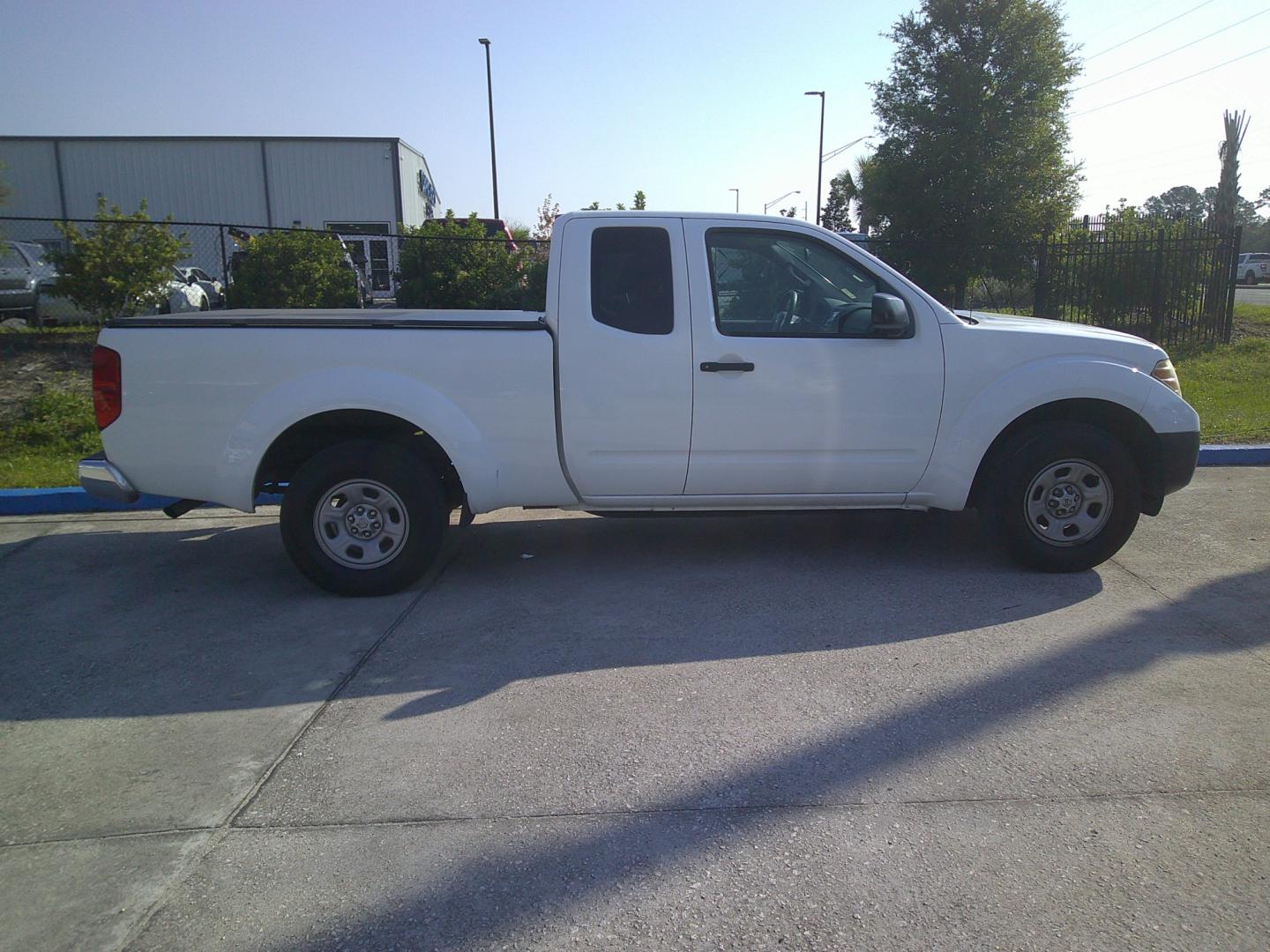 2012 WHITE NISSAN FRONTIER S; SV (1N6BD0CT4CC) , located at 10405 Abercorn Street, Savannah, GA, 31419, (912) 921-8965, 31.988262, -81.131760 - Photo#2